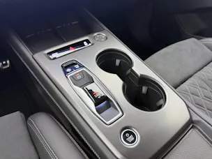 AUDI Q4 e-tron SUV quattro performance Swiss Ski