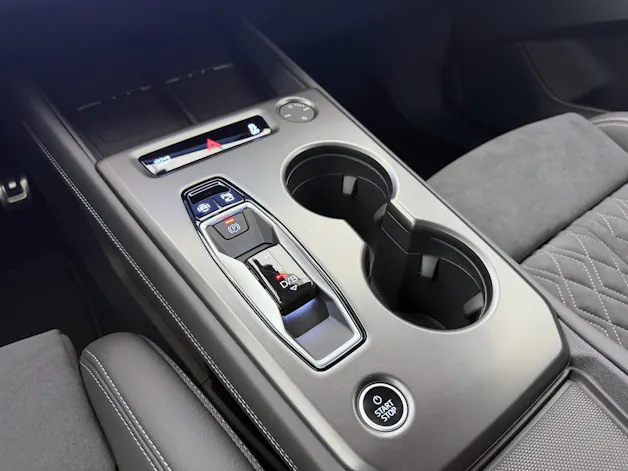 AUDI Q4 e-tron SUV quattro performance Swiss Ski