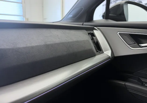 AUDI Q4 e-tron SUV quattro performance Swiss Ski