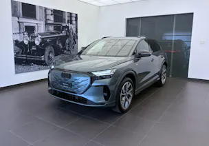 AUDI Q4 e-tron SUV quattro performance Swiss Ski