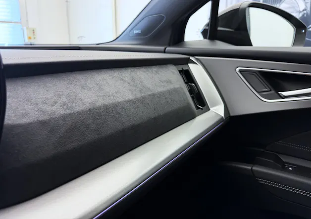 AUDI Q4 e-tron SUV quattro performance Swiss Ski