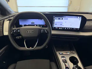 AUDI Q4 e-tron SUV quattro performance Swiss Ski