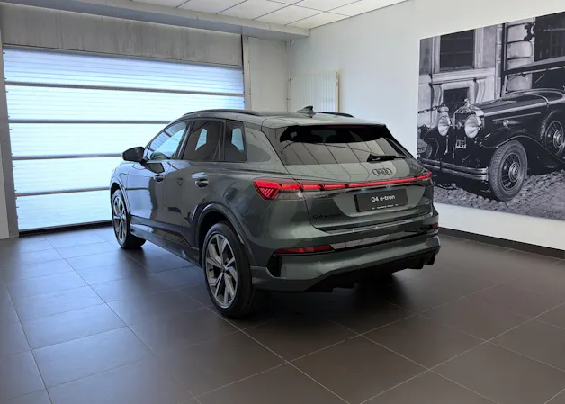 AUDI Q4 e-tron SUV quattro performance Swiss Ski