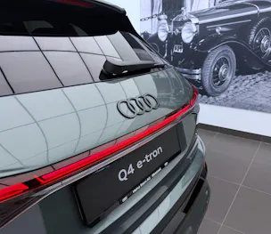AUDI Q4 e-tron SUV quattro performance Swiss Ski