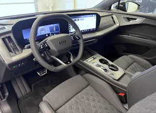 AUDI Q4 e-tron SUV quattro performance Swiss Ski