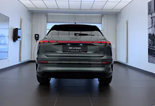 AUDI Q4 e-tron SUV quattro performance Swiss Ski