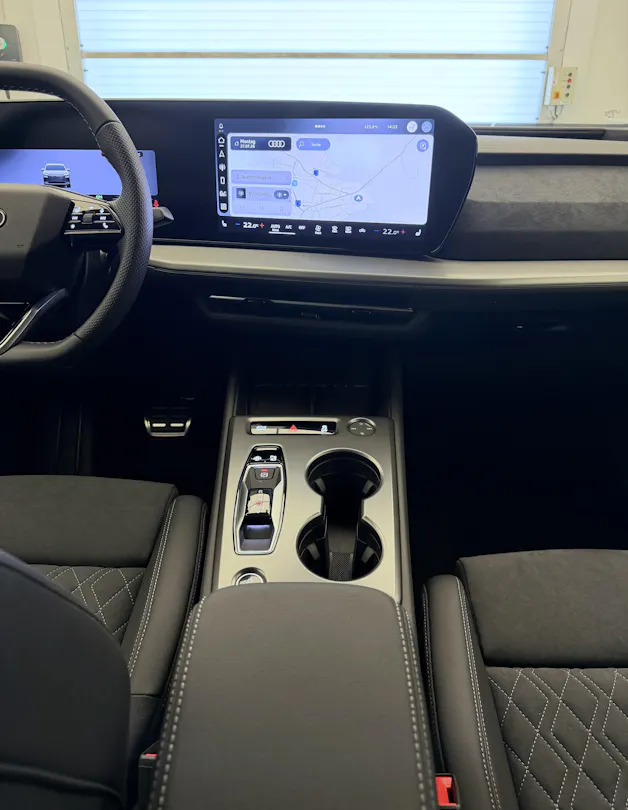 AUDI Q4 e-tron SUV quattro performance Swiss Ski