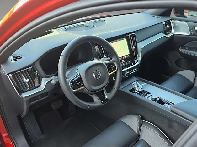 VOLVO V60 2.0 B4 Ultimate Dark