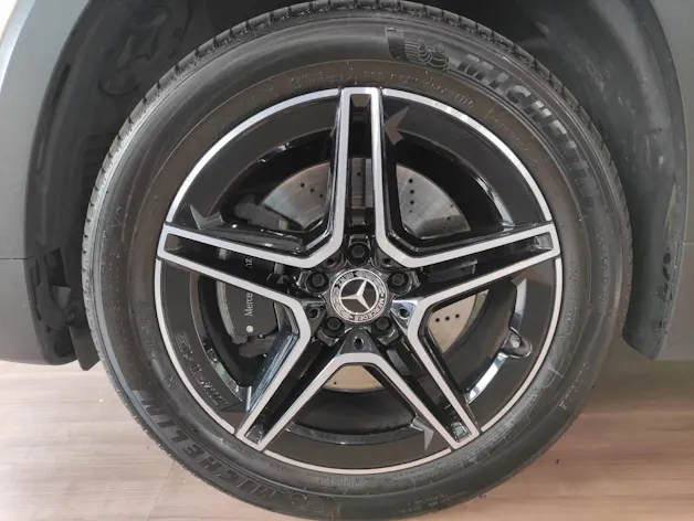 MERCEDES-BENZ GLB 250 AMG Line 4matic