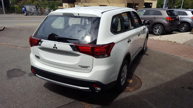 Mitsubishi Outlander 2.0 Helvetia MT