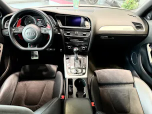 AUDI RS4 Avant 4.2 FSI V8 quattro S-tronic