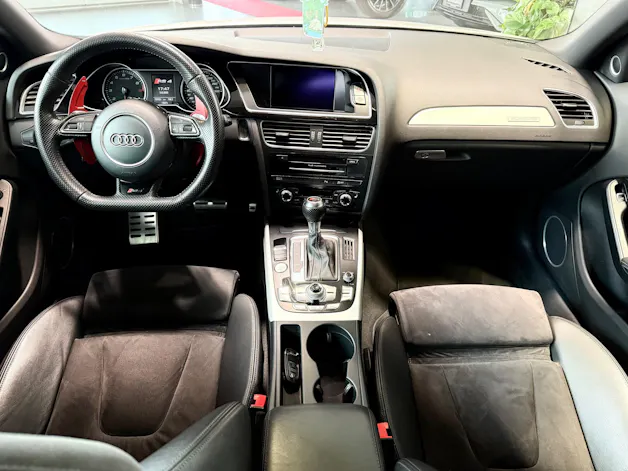 AUDI RS4 Avant 4.2 FSI V8 quattro S-tronic