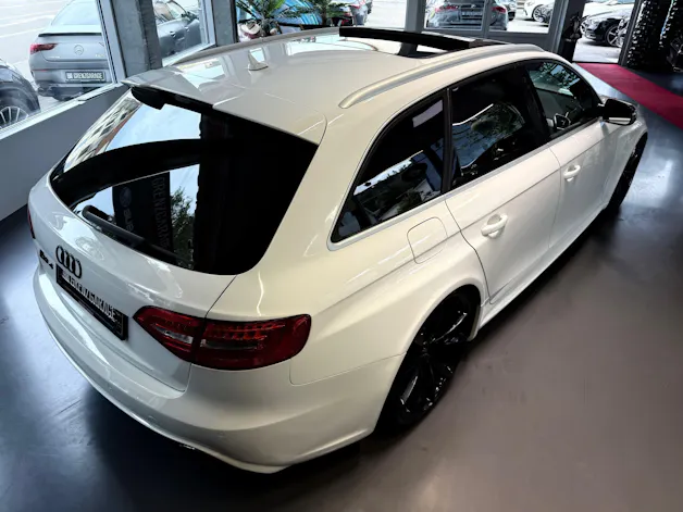 AUDI RS4 Avant 4.2 FSI V8 quattro S-tronic