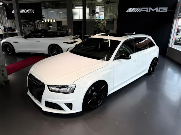 AUDI RS4 Avant 4.2 FSI V8 quattro S-tronic