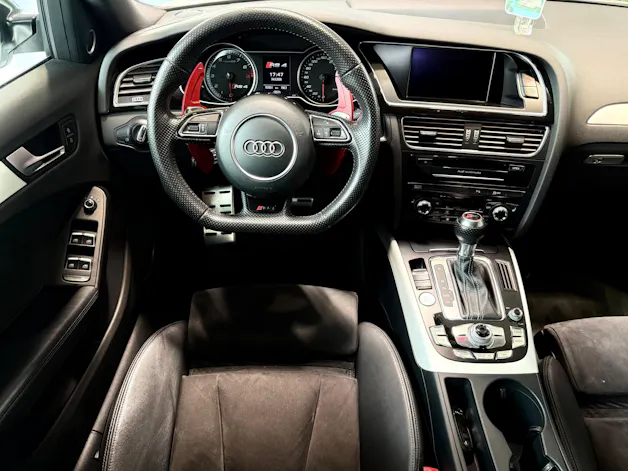 AUDI RS4 Avant 4.2 FSI V8 quattro S-tronic