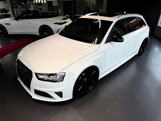 AUDI RS4 Avant 4.2 FSI V8 quattro S-tronic