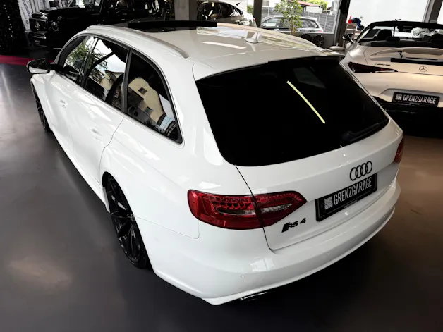 AUDI RS4 Avant 4.2 FSI V8 quattro S-tronic