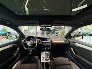 AUDI RS4 Avant 4.2 FSI V8 quattro S-tronic