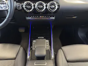 MERCEDES-BENZ EQA 300 4MATIC Swiss Star
