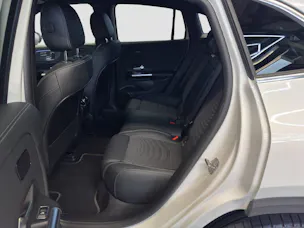 MERCEDES-BENZ EQA 300 4MATIC Swiss Star