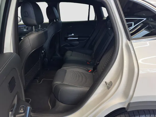 MERCEDES-BENZ EQA 300 4MATIC Swiss Star