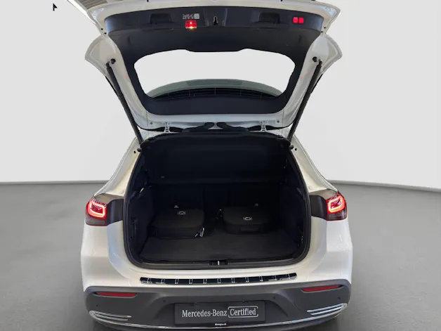 MERCEDES-BENZ EQA 300 4MATIC Swiss Star