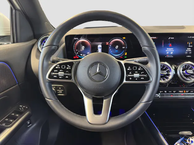 MERCEDES-BENZ EQA 300 4MATIC Swiss Star