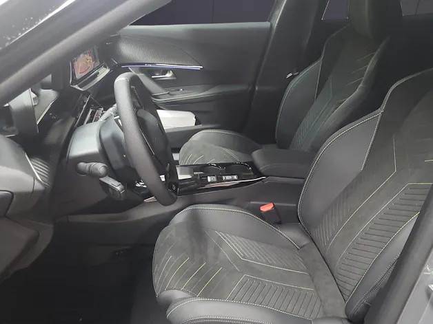 PEUGEOT 2008 1.2 MHEV GT Exclusive