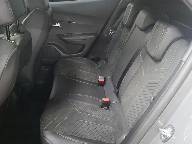 PEUGEOT 2008 1.2 MHEV GT Exclusive