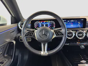 MERCEDES-BENZ A 180 Progressive