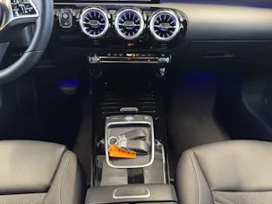 MERCEDES-BENZ A 180 Progressive