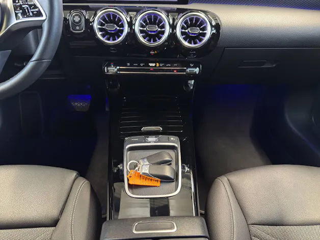 MERCEDES-BENZ A 180 Progressive