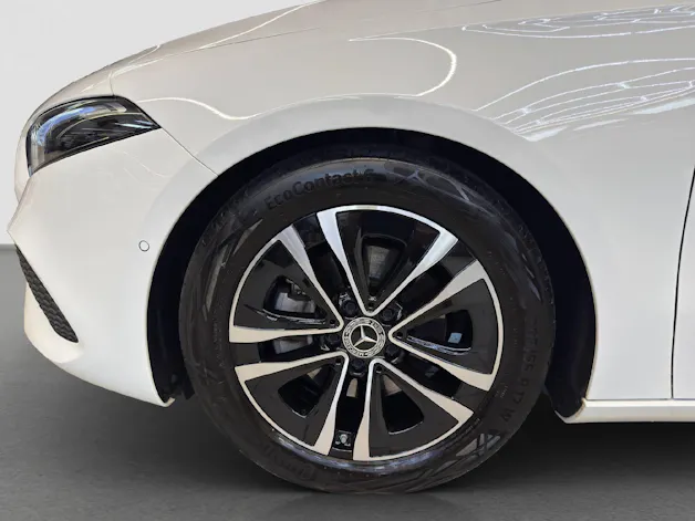 MERCEDES-BENZ A 180 Progressive