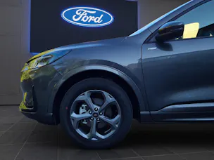 FORD Kuga 2.5i FHEV FULL-HYBRID 183 PS ST-Line 4x4 AUTOMAT