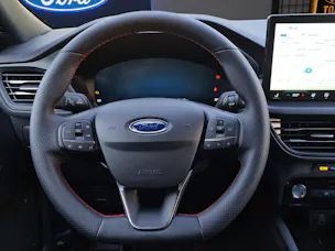 FORD Kuga 2.5i FHEV FULL-HYBRID 183 PS ST-Line 4x4 AUTOMAT