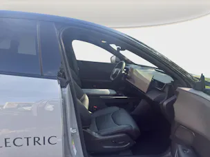 MAZDA CX-6e Takumi