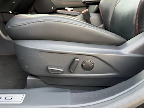 https://vehicle.imgix.net/4445807/367ee164-22f6-4f50-ba5d-404a05d50623.jpg