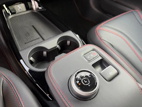 https://vehicle.imgix.net/4445807/ed33d663-e424-458a-a600-b53d13cceef0.jpg