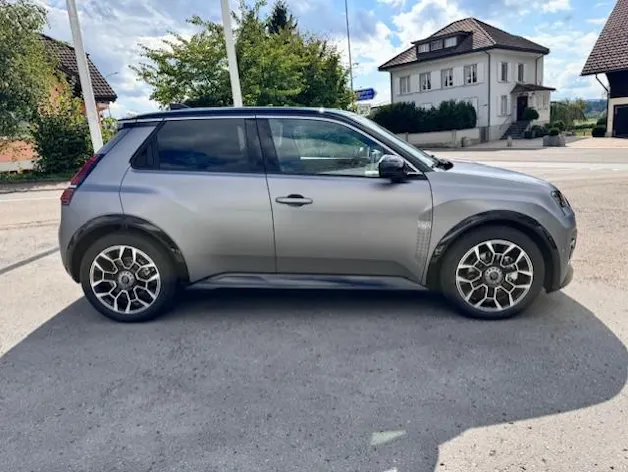 RENAULT R5 E-Tech Comfort Range Roland Garros