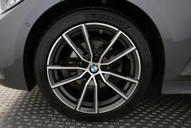 BMW 320d xDrive SAG