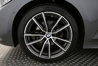 https://vehicle.imgix.net/4445915/89448657-317c-4caf-af24-41e47e5a60d4.jpg