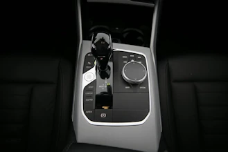 https://vehicle.imgix.net/4445915/8b49279e-1783-4de0-9e7f-e4fdf97f92f5.jpg