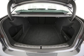 https://vehicle.imgix.net/4445915/e7f5cf16-ee59-4717-8346-b63d670656e2.jpg