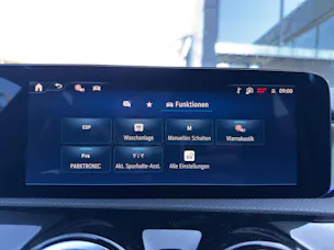 MERCEDES-BENZ A 200 AMG Line