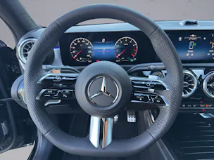 MERCEDES-BENZ A 200 AMG Line