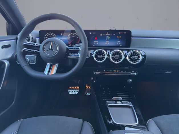 MERCEDES-BENZ A 200 AMG Line