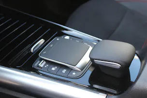 MERCEDES-BENZ EQA 300 Swiss Star AMG Line 4matic