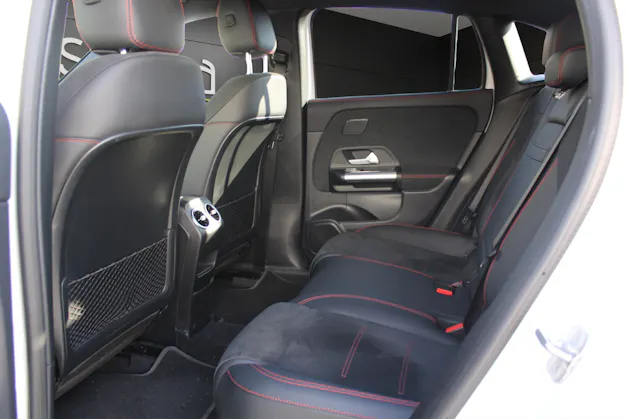 MERCEDES-BENZ EQA 300 Swiss Star AMG Line 4matic