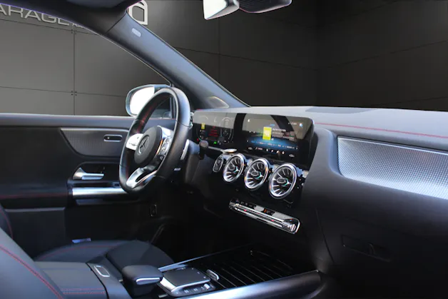 MERCEDES-BENZ EQA 300 Swiss Star AMG Line 4matic