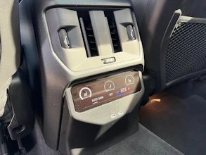 https://vehicle.imgix.net/4446291/8b49f049-c712-41c1-af4a-a7cae1ed347d.jpg